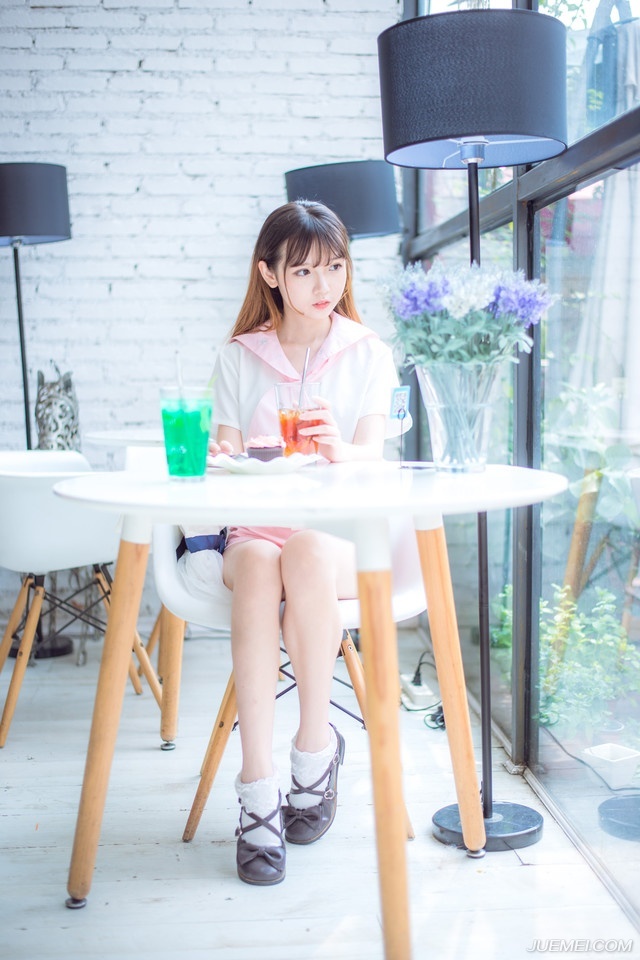 “主公放心，属下这就动身。”荀攸微微一躬身道。