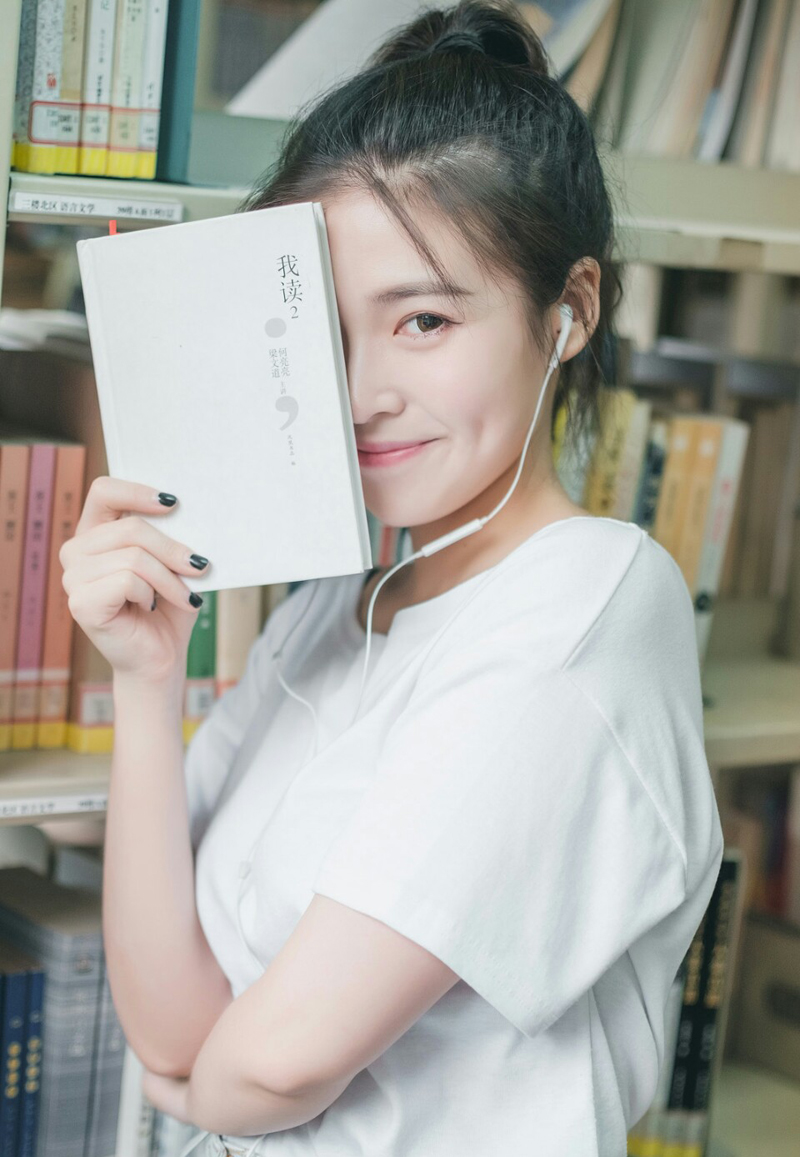吕布要统一天下，却又不想投入太多，所以他要逼，逼得如今仅存的三家诸侯自相征伐，因为地势的原因，江东注定不可能跟曹刘一条心，这也是吕布先入蜀而非先定中原的一个重要原因，他需要江东在后面来搞风搞雨，令曹刘无法全力来对付吕布，有时候三家真不如两家，这天下太小，小到现在已经无法容纳四家诸侯。